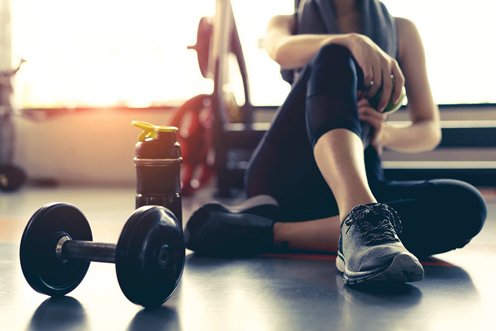 Exercise-in-Gym-Oxygen Woman in gym with preworkout and dumbbells