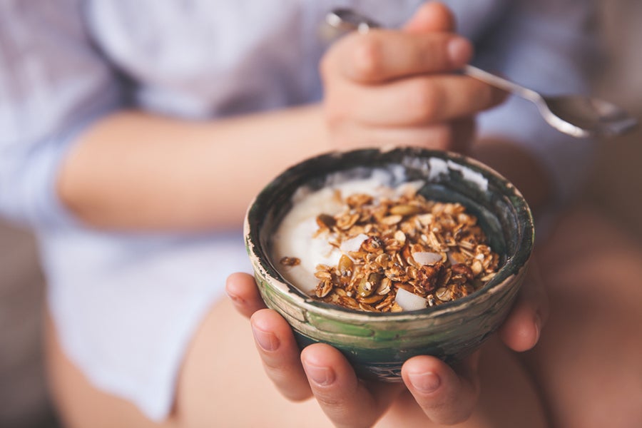 sugar-healthy-truths-article Yogurt with granola
