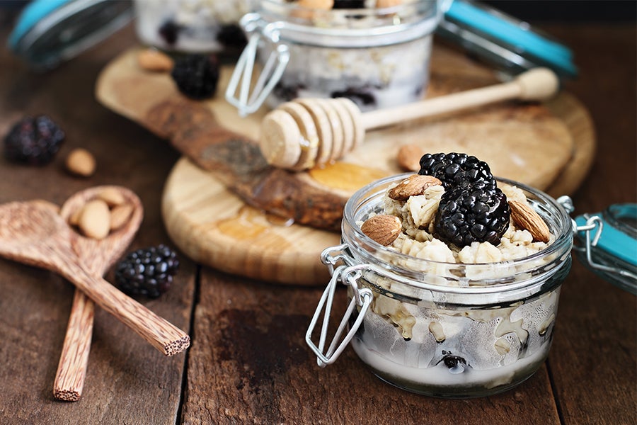 Vanilla Blackberry Overnight Oats