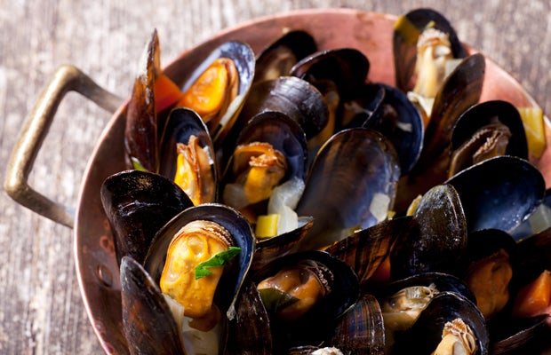 mussels in broth None