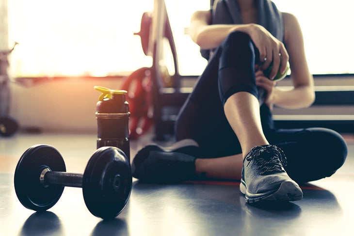 Exercise-in-Gym-Oxygen Woman in gym with preworkout and dumbbells