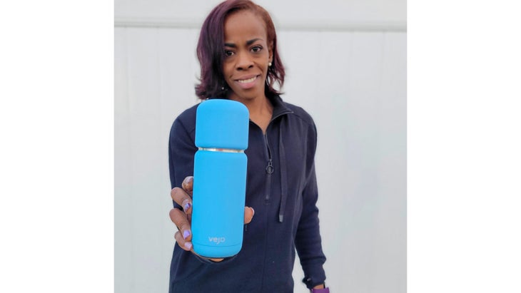 De Bolton holding her blue vejo blender